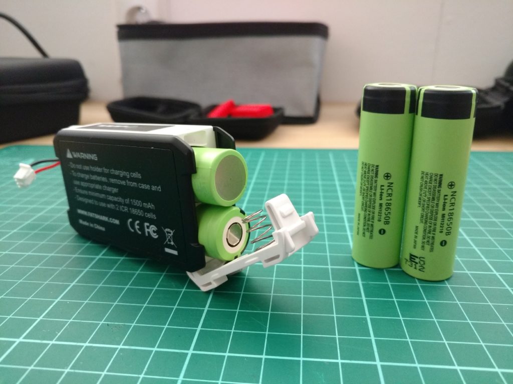 Batterijen in de battery case.