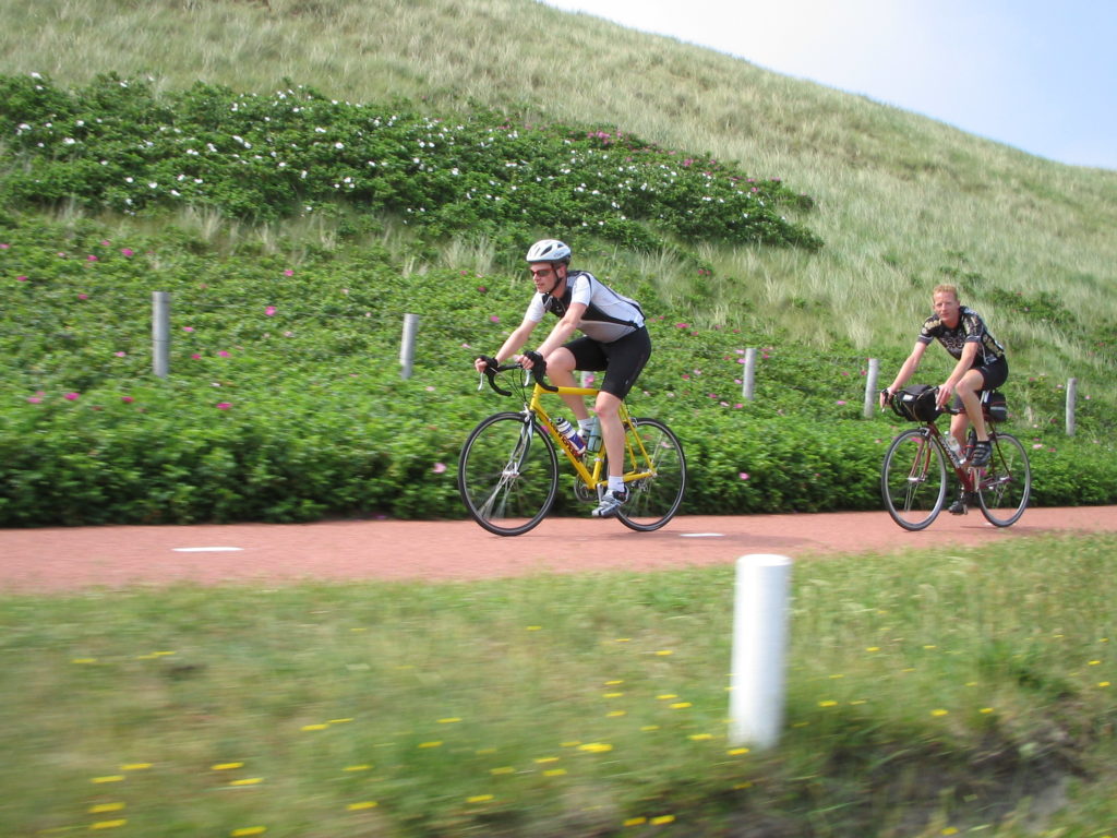 Bob op de racefiets tussen callantsoog en groote keeten.