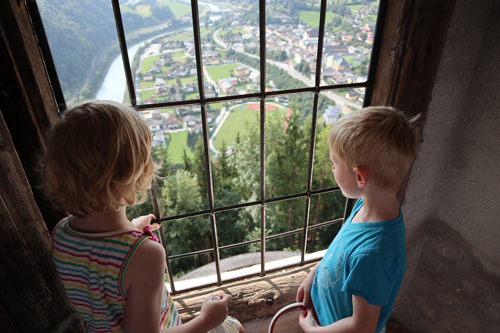 Uitzicht vanaf kasteel Hohenwerfen.